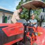 Traktor Tangguh Harfia HTR-445 Bantu Petani Majumu Tengah Tingkatkan Hasil Panen