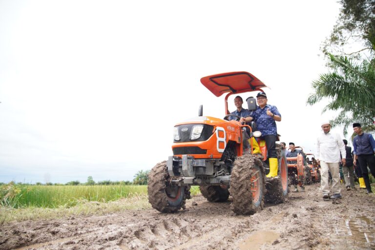 harfia traktor roda 4 di oki