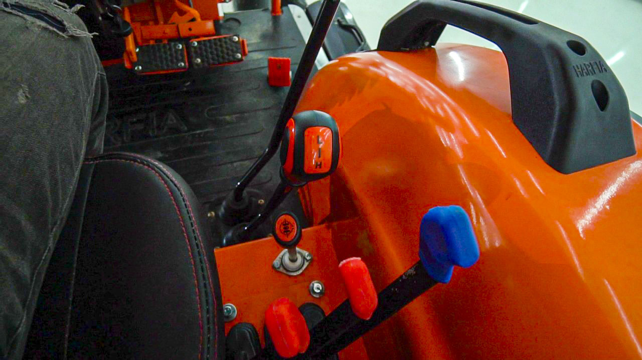Cara Menggunakan Differential Lock pada Traktor Alsintan Harfia HTR-855